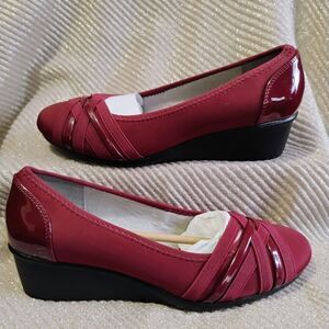 Cliffs By White Mountain Bowie Wedge Sandal Slip On Shoe Burgundy Size 8 M